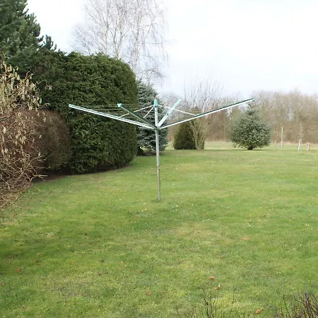 Modern In With Large Garden Διαμέρισμα