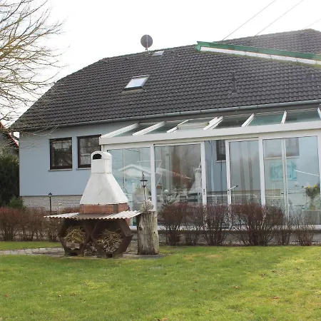 Modern In With Large Garden Διαμέρισμα
